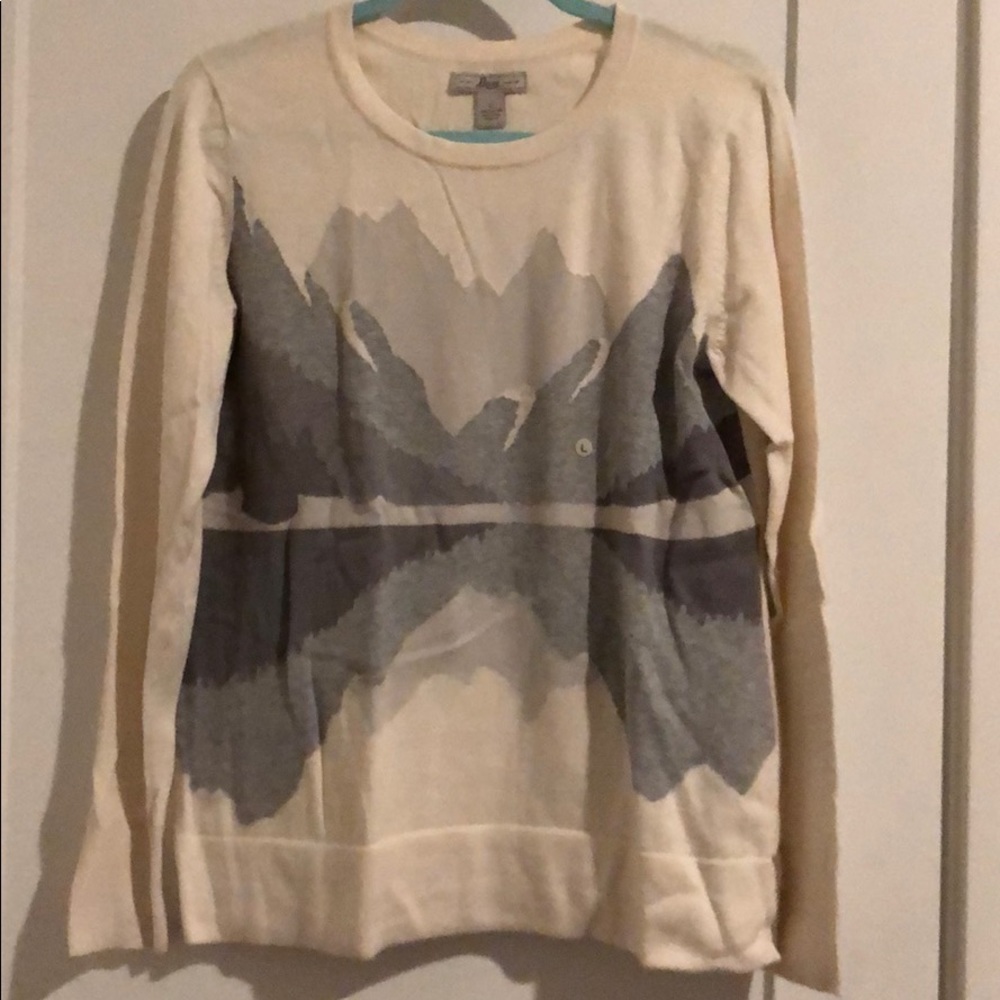 BRAND NEW Bass  Mountain Reflection Sweater
